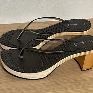 On Your Feet  6.5 Wood Textured Rubber Block Heel Thong Sandals size 6.5